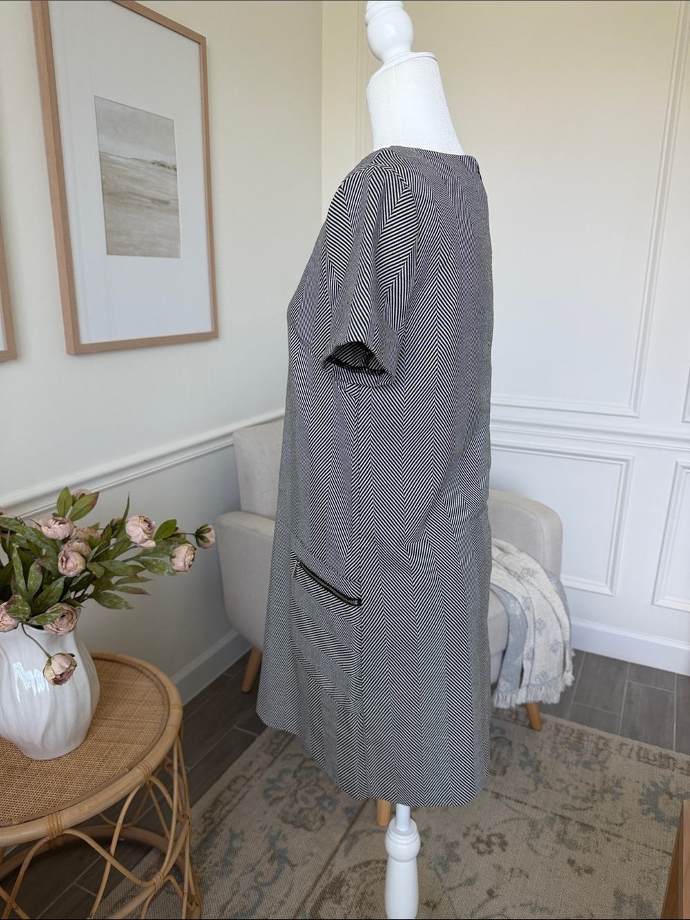 1.STATE Chevron Zip Pocket Shift Dress Black White Mod Minimalist Career - Picture 7 of 11